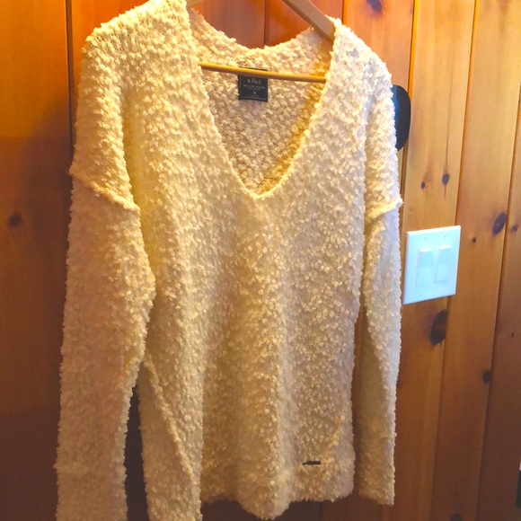 Soft and fluffy v-neck sweater from Abercrombie & Fitch. - Picture 1 of 5